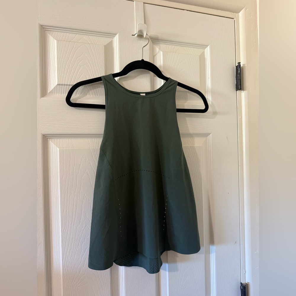 Lululemon green athletic top. Size 4. Great condition.